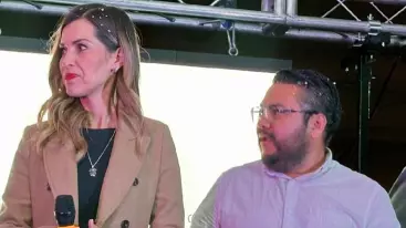 Sujetos armados asesinaron al esposo de la alcaldesa de Jerécuaro durante un ataque en un centro botanero; dos personas más resultaron heridas.