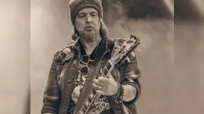 El músico galés es considerado una leyenda del rock y heavy metal, ya que su larga carrera lo respalda