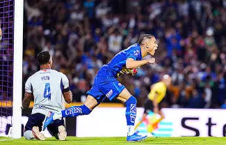 Parecía que los celestes se llevarían el triunfo, pero Juninho al 61’ de penal y un autogol de Willer Ditta al 77’ dieron la igualada