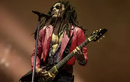 El rockero debutó en el Festival con un set lleno de buena vibra y amor, en el que demostró que le encanta hablar español con sus fans mexicanos