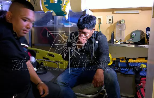 Minutos después arribaron paramédicos del Grupo de Rescate y Urgencias Médicas, quienes le brindaron los primeros auxilios y posteriormente lo trasladaron a la Clínica Número 7 del IMSS, donde quedó bajo atención médica.