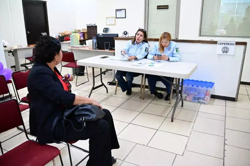 En cuanto a las condiciones laborales, el esquema de trabajo es de 14 días laborados con jornadas de 12 horas diarias, seguidos de 7 días de descans