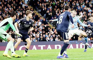 Real Madrid derrotó 2-1 al Manchester City con doblete de Vinicius y avanza a los Cuartos de la Champions League al ganar 5-1 el global.