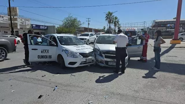 Elementos del Departamento de Control de Accidentes tomaron conocimiento del hecho y establecieron como causa principal la falta de precaución al incorporarse a la vía principal