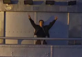 El simbólico momento, inspirado en los colores del popular superhéroe arácnido, desató la emoción entre fans que se dieron cita y también en redes sociales