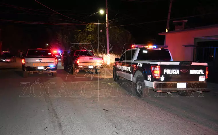 Las autoridades realizaron recorridos por las calles aledañas, pero no lograron localizar al sujeto, quien se dio a la fuga antes de la llegada de la