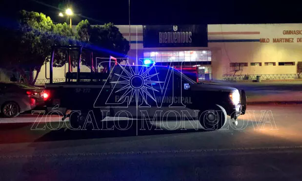 Al arribar al sitio, varias unidades policiacas ingresaron al inmueble, donde momentos antes se había desarrollado un partido de básquetbol.