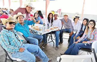 Con gran entusiasmo y participación familiar, se llevó a cabo la celebración del aniversario de la colonia Benito Juárez.