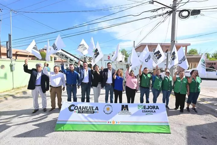 El alcalde de Monclova, Carlos Villarreal Pérez, dio inicio a los trabajos de recarpeteo de la calle Pánfilo Natera, en el tramo comprendido entre la calle Zacatecas y la avenida Leandro Valle, en la colonia San Francisco