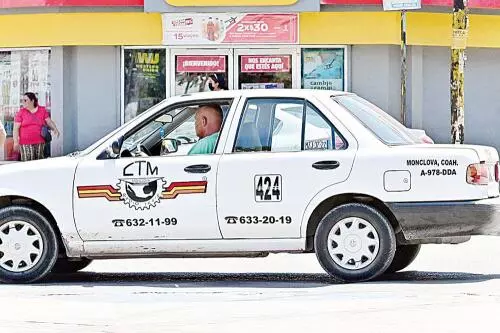 Hernández del Ángel explicó que la mayoría de las unidades del transporte, entre ellas los Tsurus y otros vehículos, operan con gasolina “verde