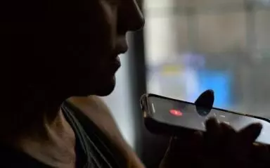  los ciber delincuentes “trabajan” a las personas a las que llaman, pues primero les marcan para decirles que son de Estafeta o DHL y que les van 