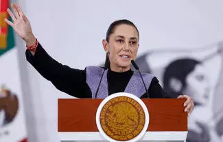 La Presidenta aseguró que su gobierno continuará buscando cambios para reducir costos y fortalecer la democracia participativa