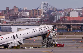 La mayor aerolínea de Canadá está obligada a prestar servicios en inglés y francés, los dos idiomas oficiales del país