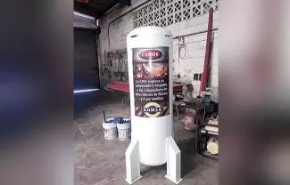 La alcancía fue proporcionada por Humberto Prado, presidente de CMIC, como parte de una iniciativa solidaria para apoyar a los trabajadores afectados