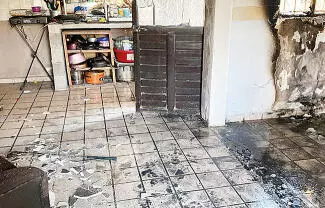 Un fuerte incendio en una casa habitación, presuntamente originado por un cortocircuito, generó la movilización de los cuerpos de rescate.