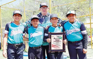 La Asociación Estatal de Beisbol, hizo entrega del reconocimiento que acredita el Campeonato obtenido en los Torneos Nacionales del 2025