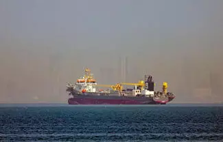 Irán ha cerrado el estrecho de Ormuz con ataques a petroleros y solo ha permitido el paso de algunos buques cisterna cerca de sus costas