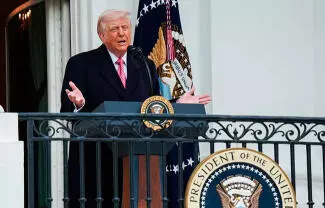 El Presidente dijo que el estrecho de Ormuz se abrirá 'automáticamente' tras la salida de Estados Unidos