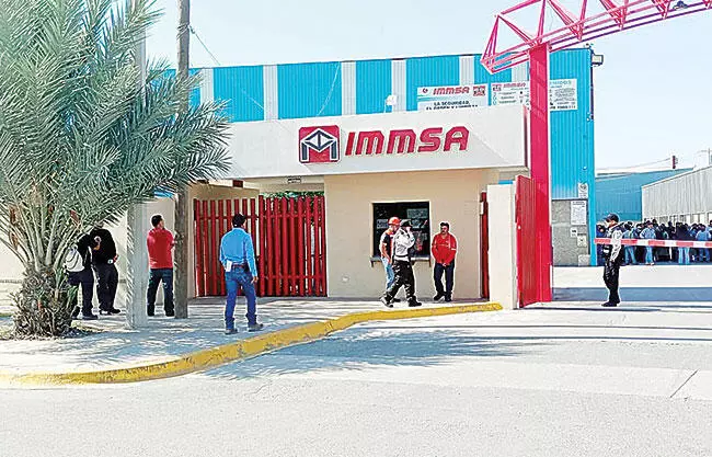 Representantes de la empresa intentaron disuadir la protesta argumentando que el monto es inamovible