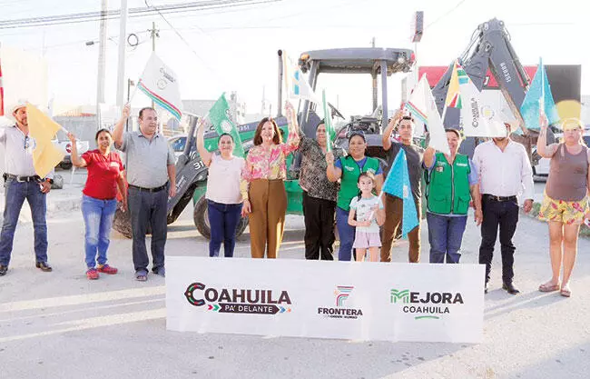 Arranca Sari Pérez obra de pavimentación