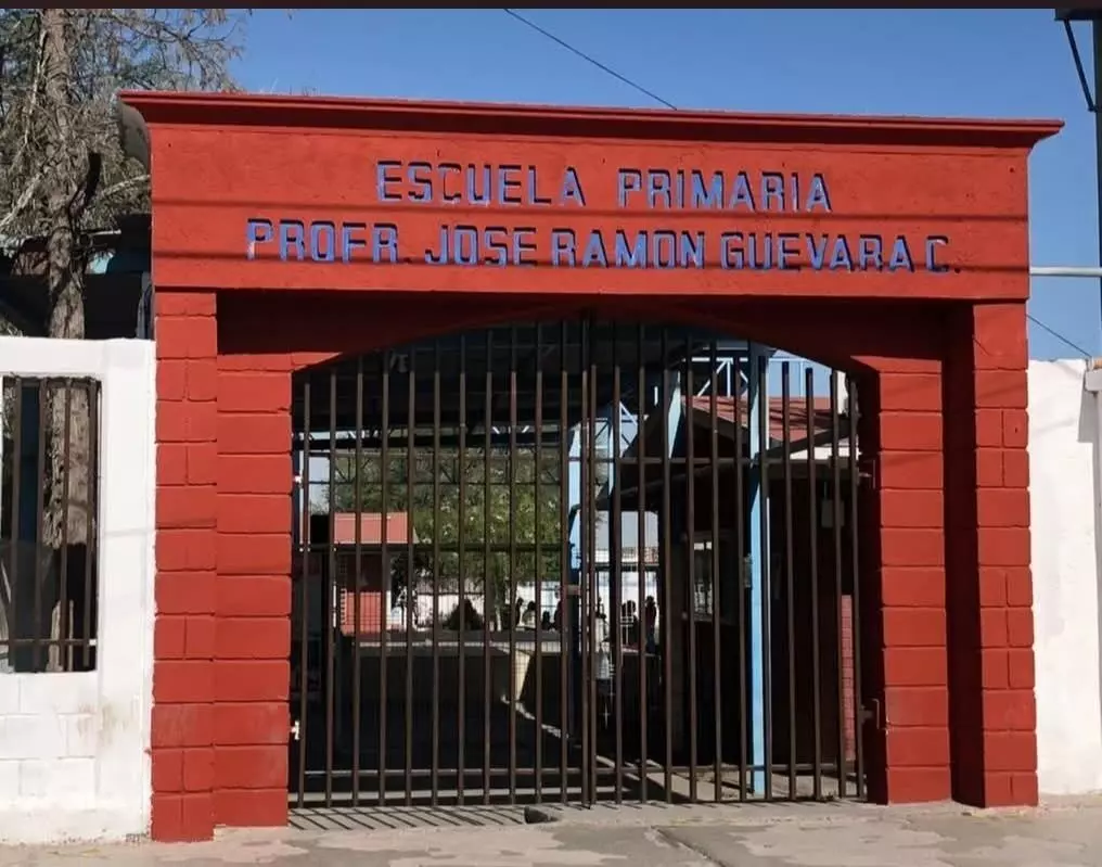 Aseguraron que la directora del plantel, Norma Flores, ya tiene conocimiento de lo ocurrido; sin embargo, afirmaron que presuntamente se les ha indica