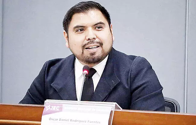 Impugna presidente del IEC listas del INE