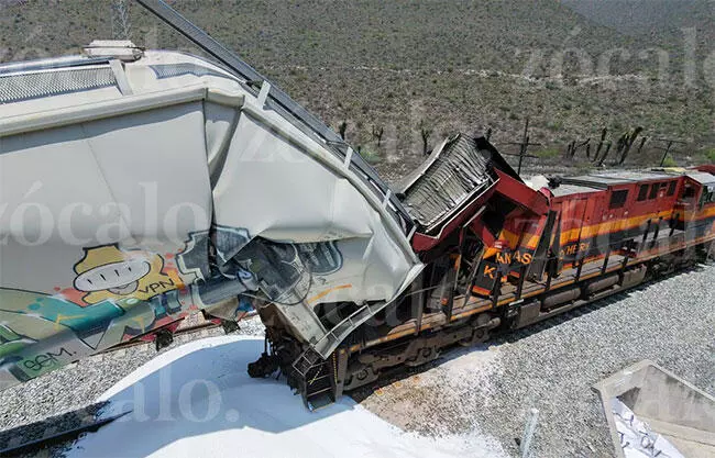Un choque entre dos trenes, cerca el ejido Ojo Caliente, en Ramos Arizpe, dejó un saldo de dos personas lesionadas y daños materiales cuantiosos