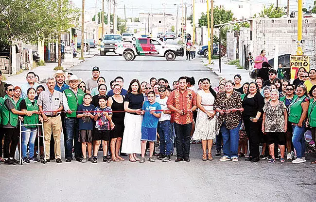 Entrega Sara Irma obra de pavimentación en Jardines Aeropuerto