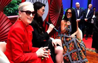 Martha Debayle desata polémica por su vestido en el estreno de El Diablo Viste a la Moda 2.