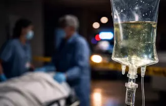 Cuatro muertes en Sonora ponen en duda la seguridad de los sueros vitaminados, una práctica cada vez más popular.