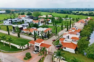 Empresarios y líderes políticos en el estado dicen desconocer a la mayoría de los prósperos hombres de negocios