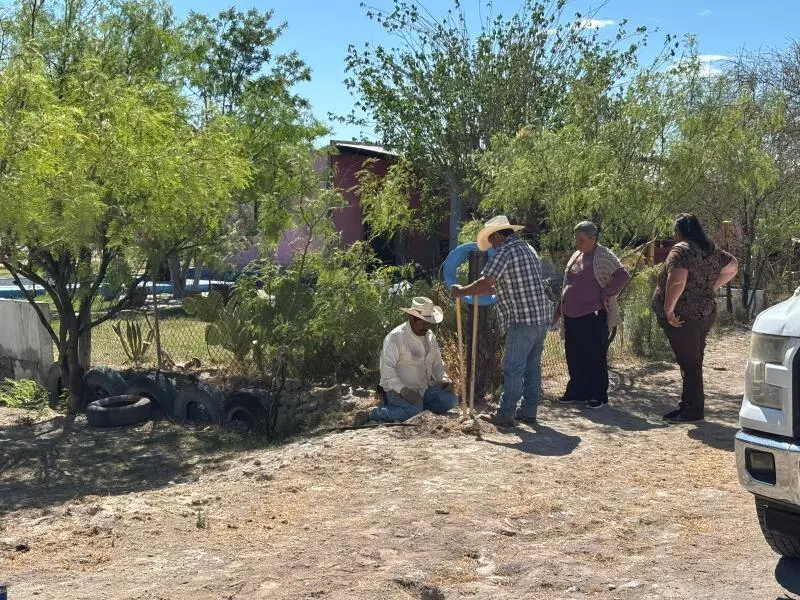 De acuerdo con la información, como parte del cumplimiento de la resolución judicial, los ejidatarios comenzaron la instalación de una barda para marcar los límites del terreno en disputa