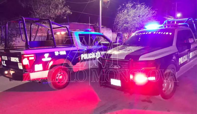 En cuestión de minutos, los agentes implementaron un operativo, cerrando accesos y vigilando las salidas de la colonia para detectar posibles vehículos sospechosos.