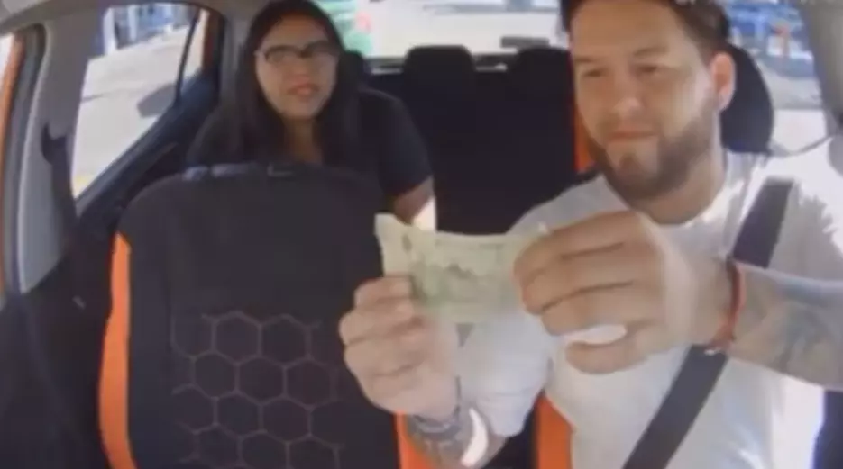 El momento fue captado en video y rápidamente provocó debate en redes sociales 