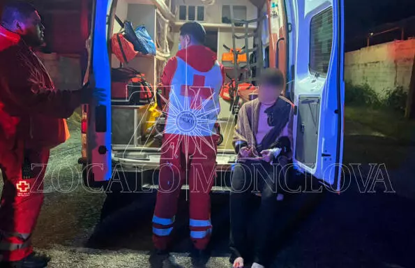 Al percatarse de lo ocurrido, sus acompañantes solicitaron de inmediato el apoyo de las autoridades y paramédicos de la Cruz Roja Mexicana, quienes arribaron rápidamente al sitio para brindarle atención prehospitalaria.