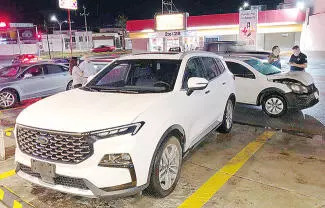 Una maniobra sin precaución terminó en un accidente vial la noche de ayer sobre la Avenida Brasil en la colonia Anáhuac.