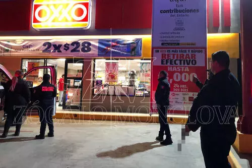 La trabajadora salió a barrer cuando sucedieron los hechos; el hombre de aspecto indigente huyó del lugar. 