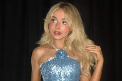 Sabrina Carpenter llevó Coachella 2026 al estilo Hollywood con un show lleno de glamour, coreografías e invitados sorpresa.