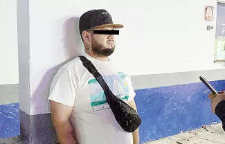 Un hombre fue detenido por elementos de la Policía Estatal y Municipal tras ser señalado por presunta venta de narcóticos en una gasolinera.