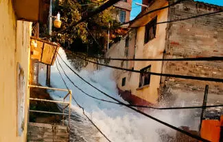 Personal de Protección Civil y de Bomberos llegaron al lugar de para el cerrado de válvula