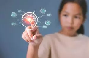 Alerta psicoterapeuta sobre el mal uso de la herramienta por parte de la juventud, buscan consejos o respuestas que reafirmen su postura lo que resta autoridad a los papás.