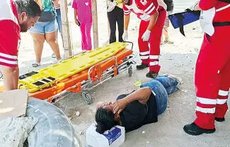 Dos mujeres lesionadas y miles de pesos en daños fue el saldo de un aparatoso accidente registrado la tarde del martes.