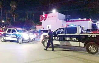 Elementos de Tránsito Municipal brindaron apoyo en el traslado de emergencia de una mujer que sufrió un episodio asmático.