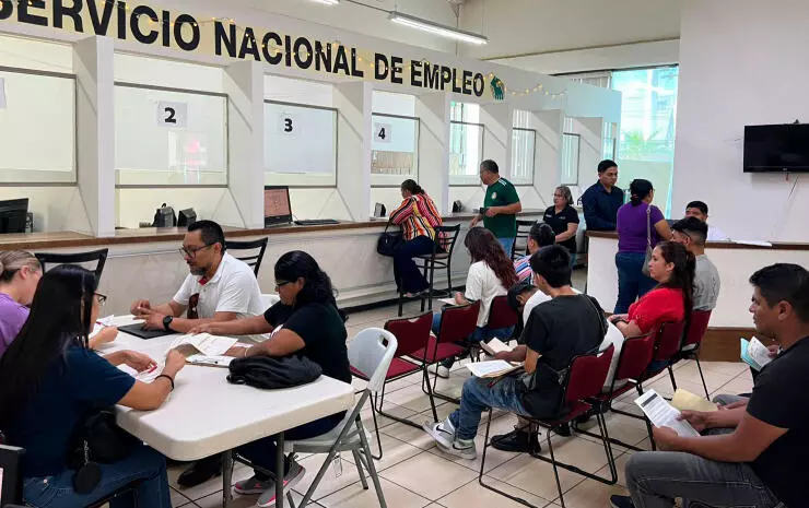 Las vacantes están dirigidas a hombres y mujeres de entre 19 y 55 años de edad, con experiencia en costura como requisito indispensable, además de contar con secundaria terminada.