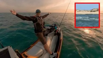 Mientras realizaba un recorrido por la zona de Cape Point, un pescador notó que se encontraba rodeado por una gran cantidad de tiburones spinner