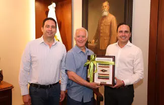 El mandatario estatal dijo que el encuentro que tuvieron con el alcalde Kirk Watson, fue una reunión muy productiva