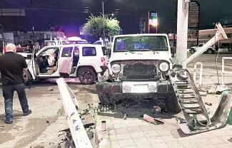 Conductor circulaba a exceso de velocidad, ignoró ‘rojo’ y causó el accidente