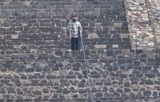 Turistas que se encontraban en la zona, algunos extranjeros, mostraron asombro por lo sucedido y algunos desalojaron el área