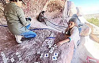 Personal del INAH realiza labores en la Cueva de la Pinta
