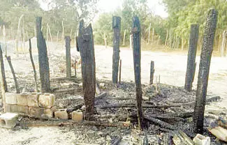 Lo considera un acto de intimidación para obligarla a abandonar el terreno donde habita
